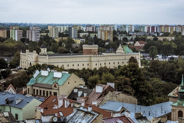 Hurtownia okularów Lublin obok widok na zamek w Lublinie