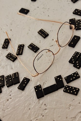 Oprawki okularowe zanzara eyewear z czarnym domino